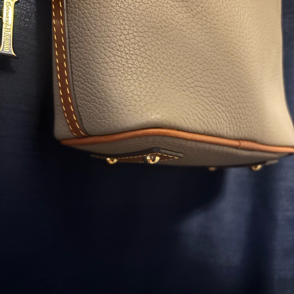 EUC Dooney & Burke Pebble Grain Small Zip Sac - Taupe- perfect condition - Picture 10 of 15